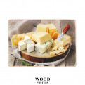 Постер "Різні види сирів на дерев'яній дошці"